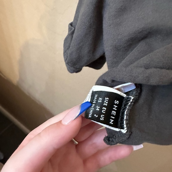 Crop Top! - Picture 3 of 3